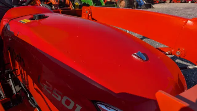 Image of Kubota L2501DT equipment image 4