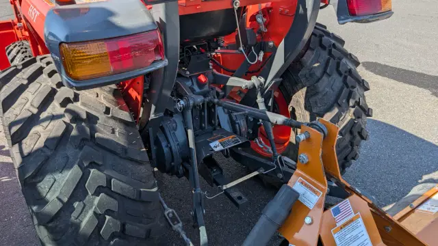 Image of Kubota L2501HST equipment image 1