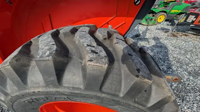 Image of Kubota L2501HST equipment image 4