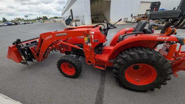 Image of Kubota L2501HST equipment image 1