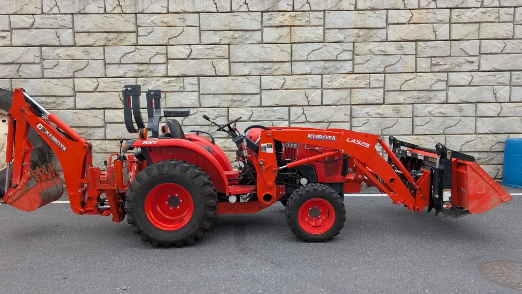 Kubota L2501HST Equipment Image0
