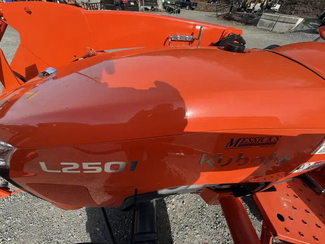 Image of Kubota L2501HST equipment image 3
