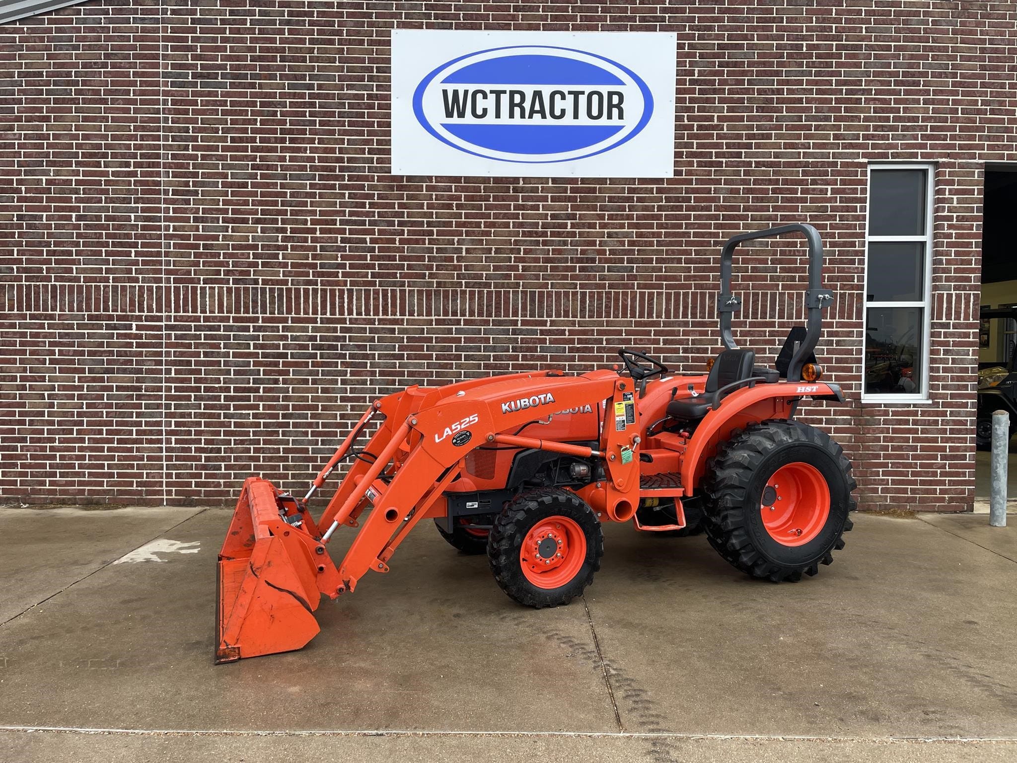 2019 Kubota L2501HST Equipment Image0