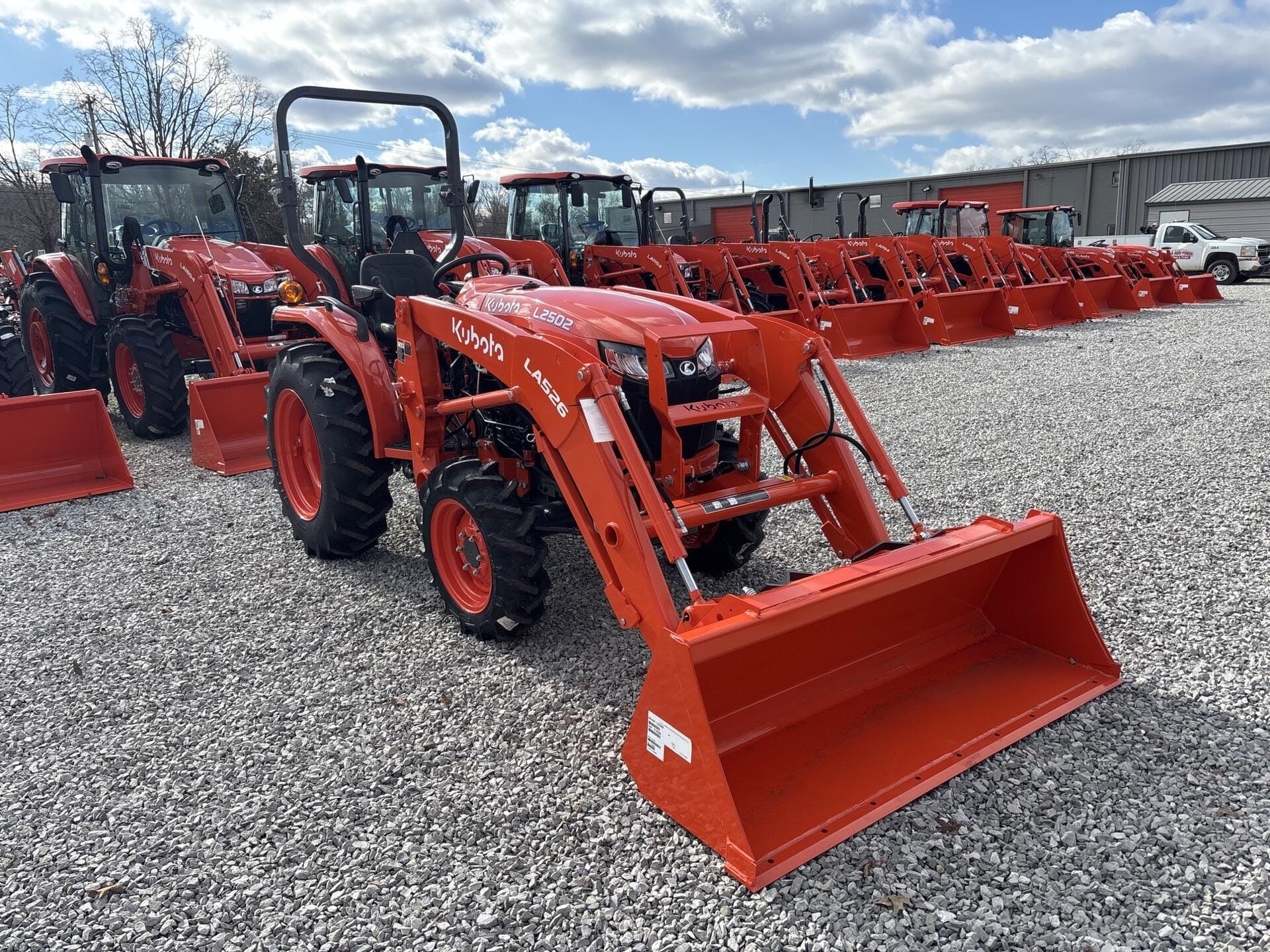 Kubota L2502 Equipment Image0