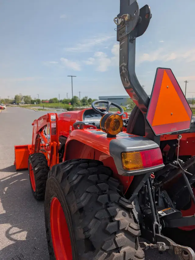 Image of Kubota L2502DT equipment image 2