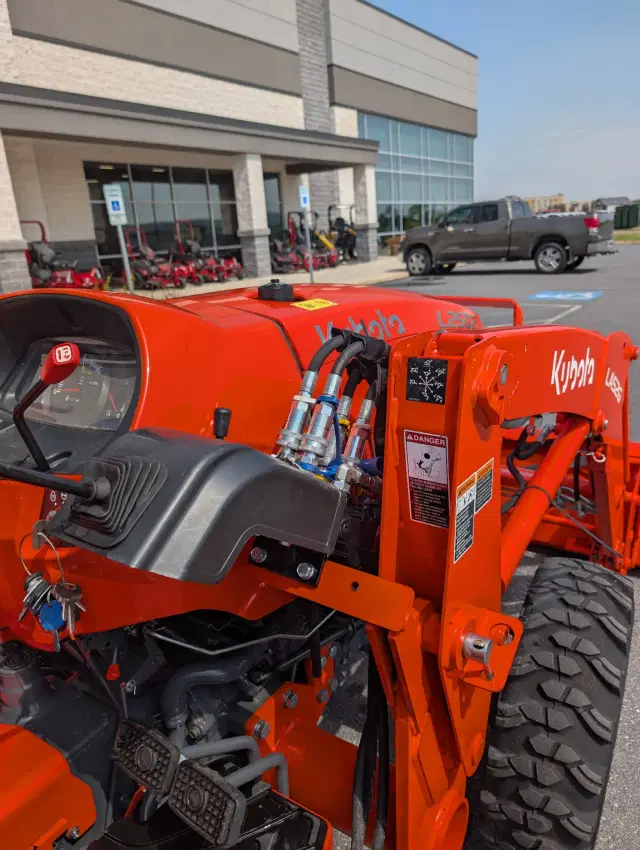 Image of Kubota L2502DT equipment image 1