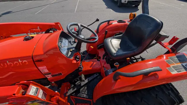 Image of Kubota L2502DT equipment image 2