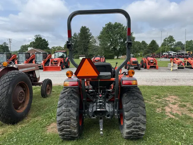 Image of Kubota L2502HST equipment image 2