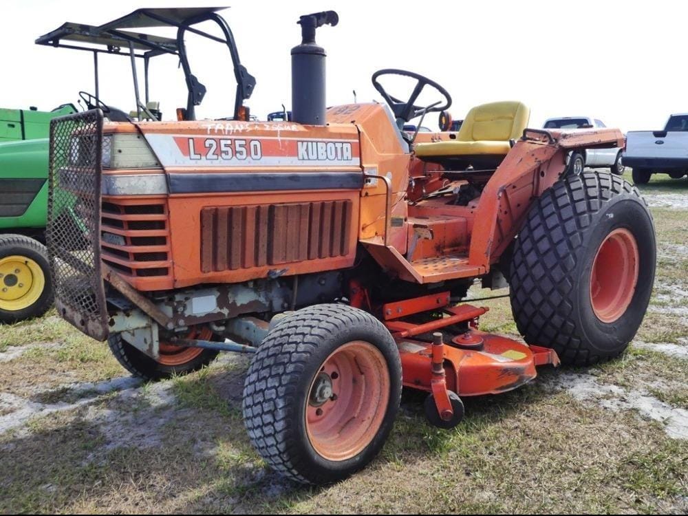 Kubota L2550 Equipment Image0