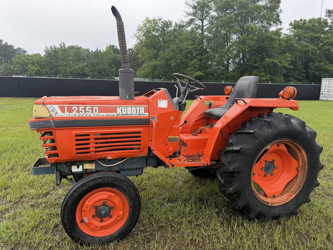 Image of Kubota L2550 Primary image