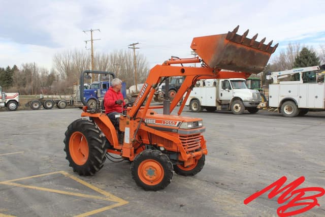 Image of Kubota L2550 equipment image 1