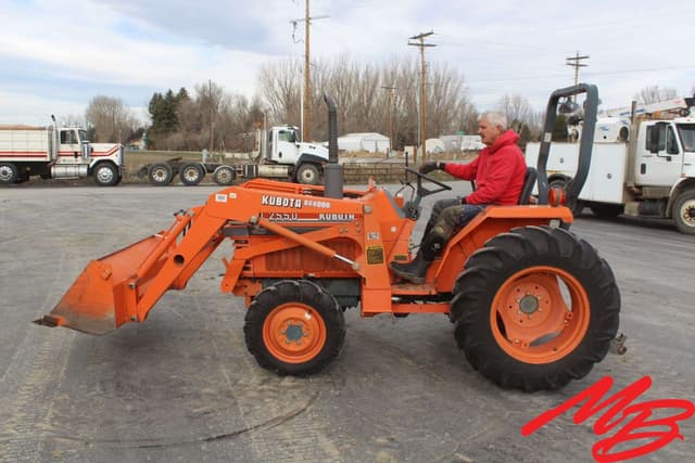 Image of Kubota L2550 equipment image 2