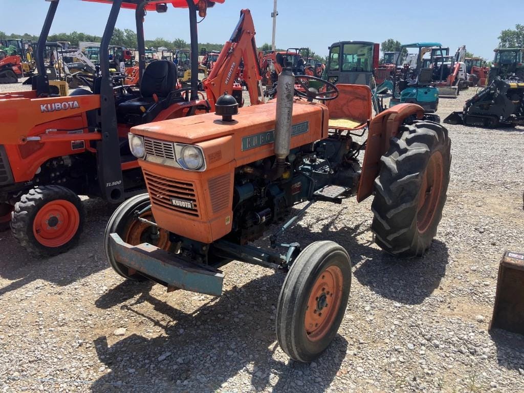 Main image Kubota L260