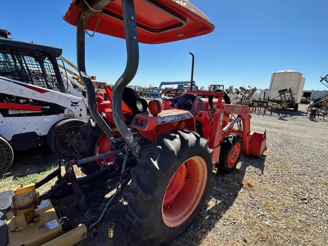 Image of Kubota L2600 equipment image 2