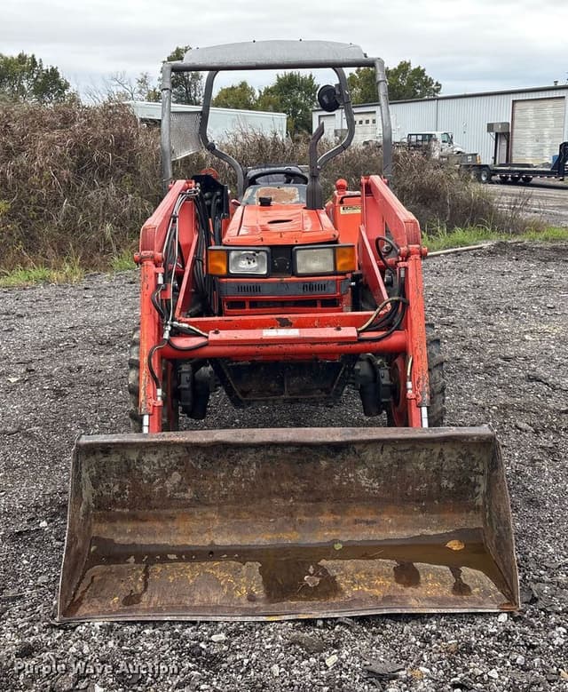 Image of Kubota L2600 equipment image 1