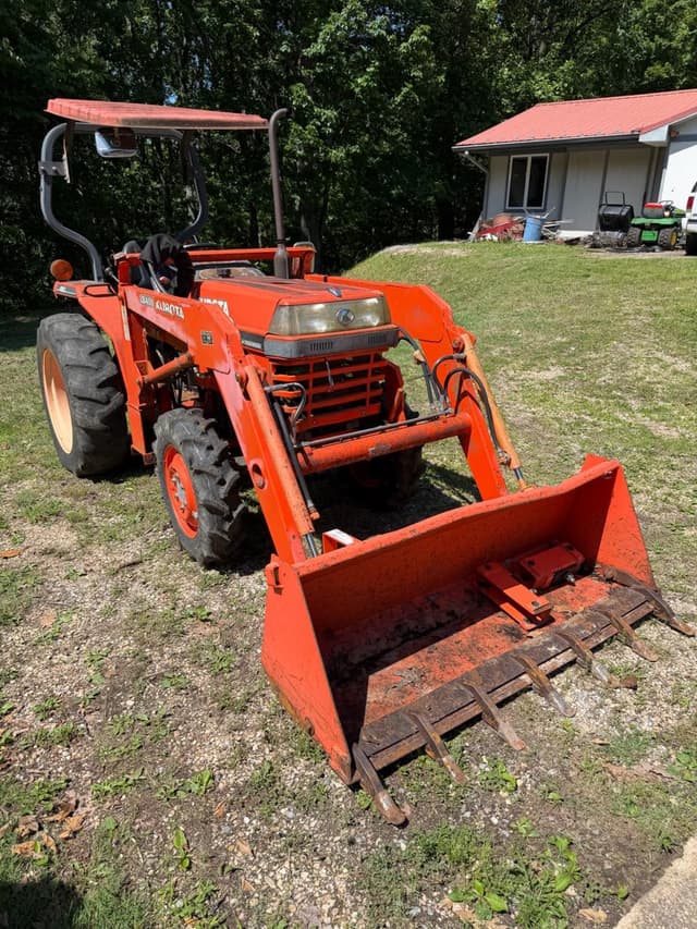 Image of Kubota L2600 equipment image 1