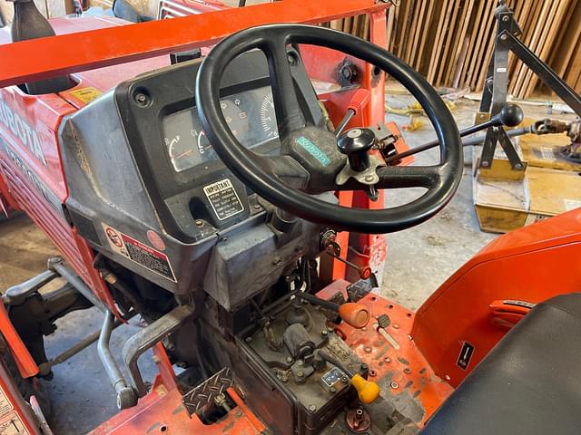 Image of Kubota L2600 equipment image 4