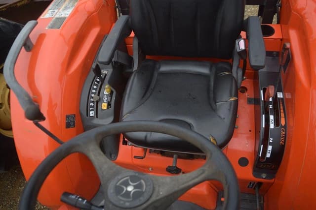 Image of Kubota L4740D equipment image 4