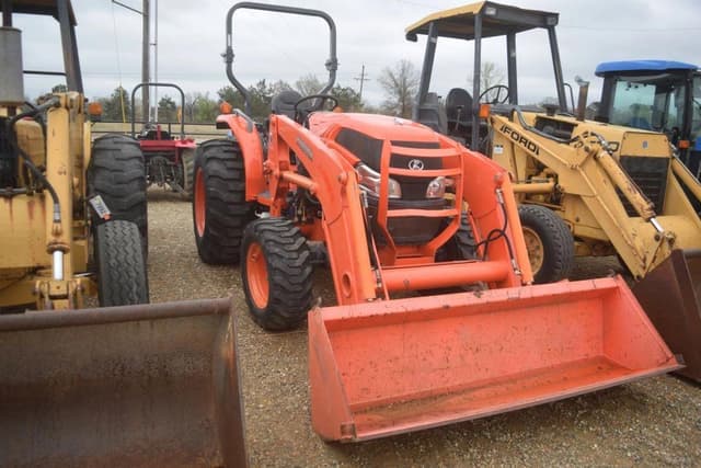 Image of Kubota L4740D equipment image 3