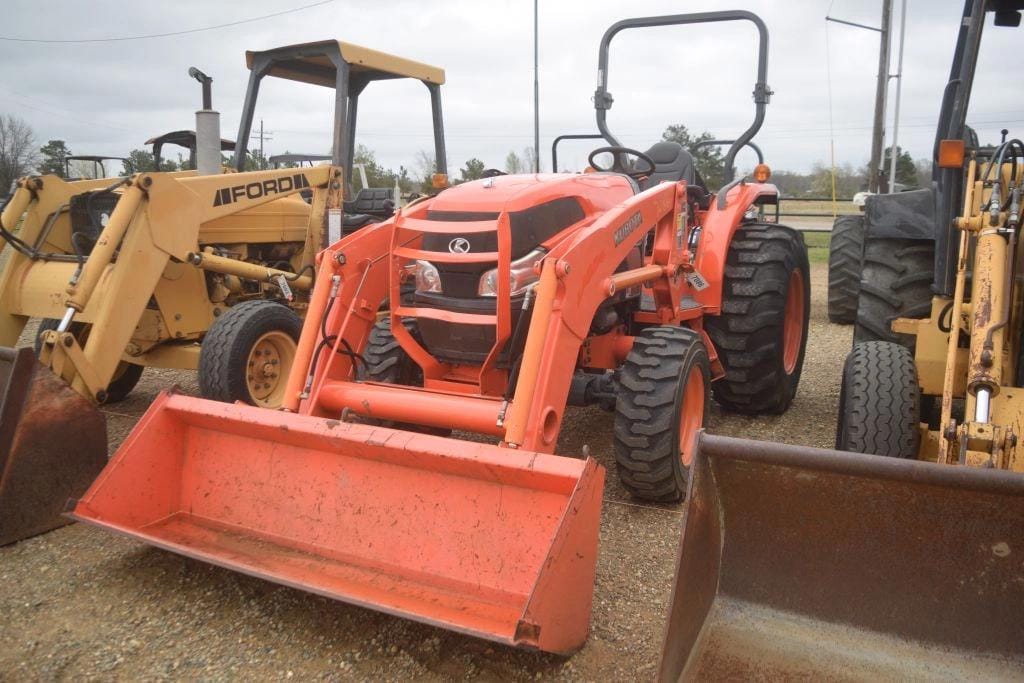 Kubota L4740D Equipment Image0