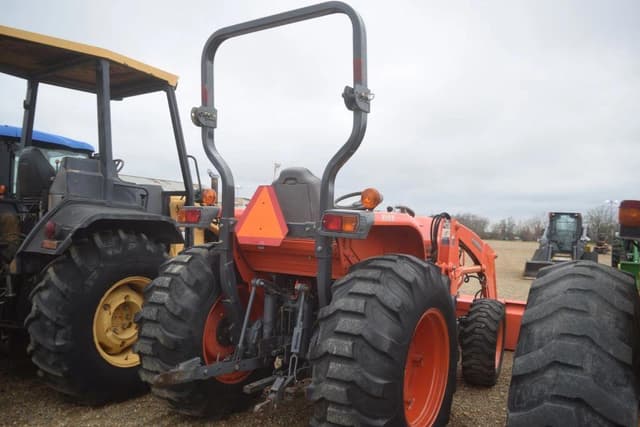 Image of Kubota L4740D equipment image 2