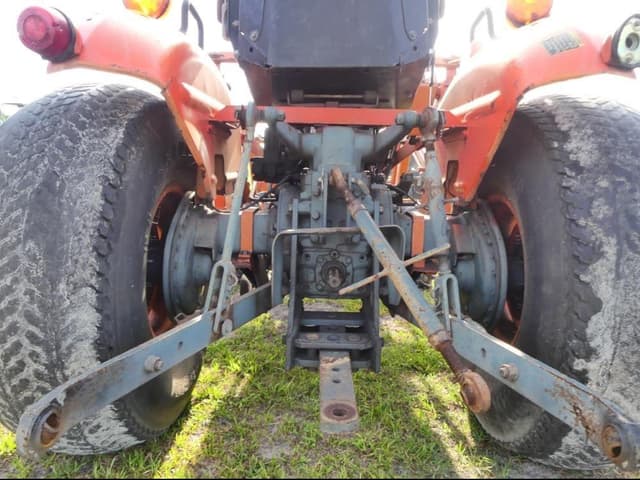 Image of Kubota L275 equipment image 4