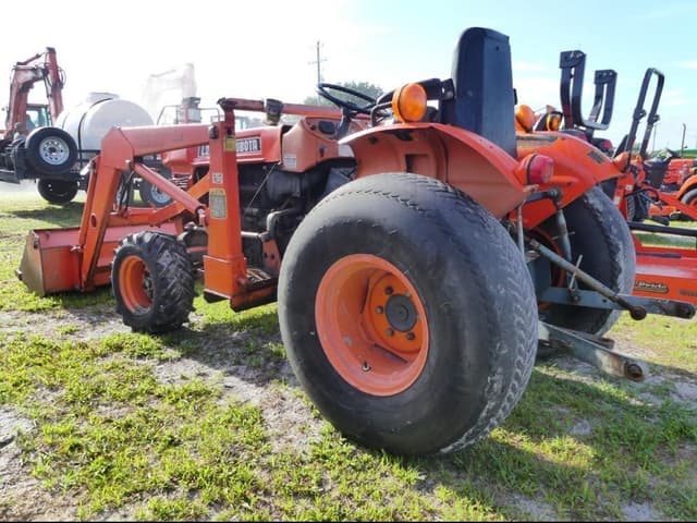 Image of Kubota L275 equipment image 3