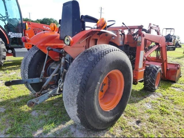 Image of Kubota L275 equipment image 2