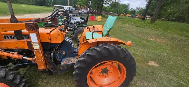 Image of Kubota L275 equipment image 4