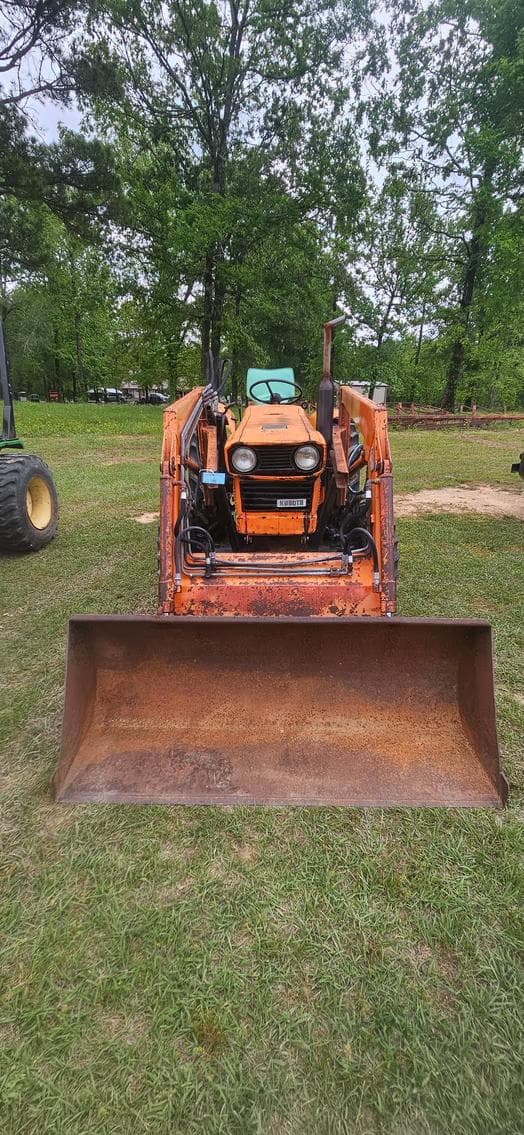 Image of Kubota L275 equipment image 1