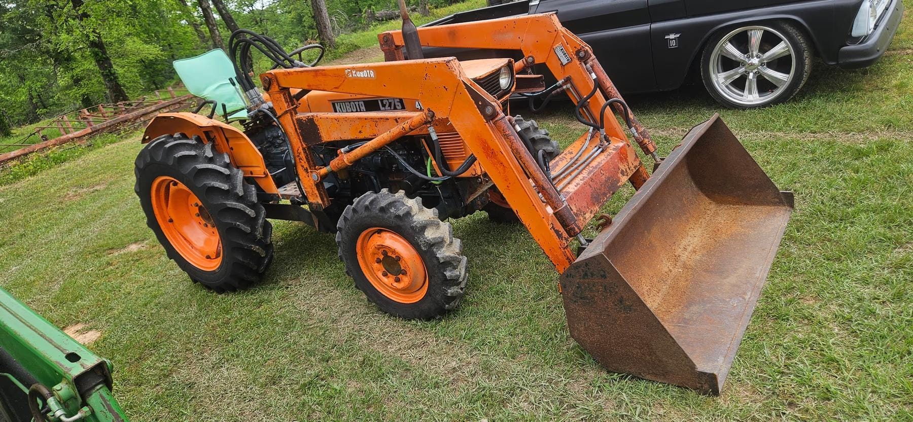 Kubota L275 Equipment Image0