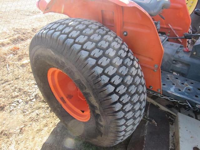 Image of Kubota L275 equipment image 4