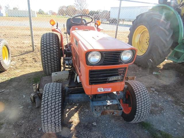 Image of Kubota L275 equipment image 2