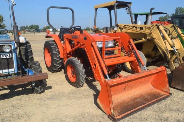 Image of Kubota L2800 equipment image 3