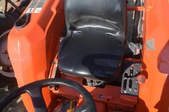 Image of Kubota L2800 equipment image 4