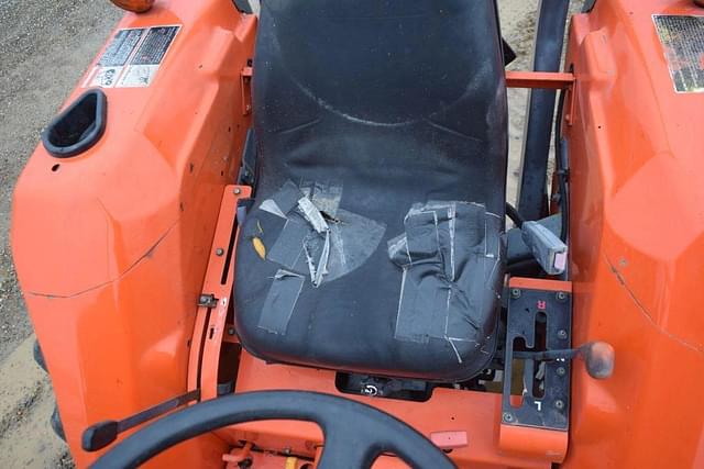 Image of Kubota L2800 equipment image 4