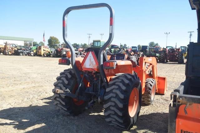 Image of Kubota L2800 equipment image 2