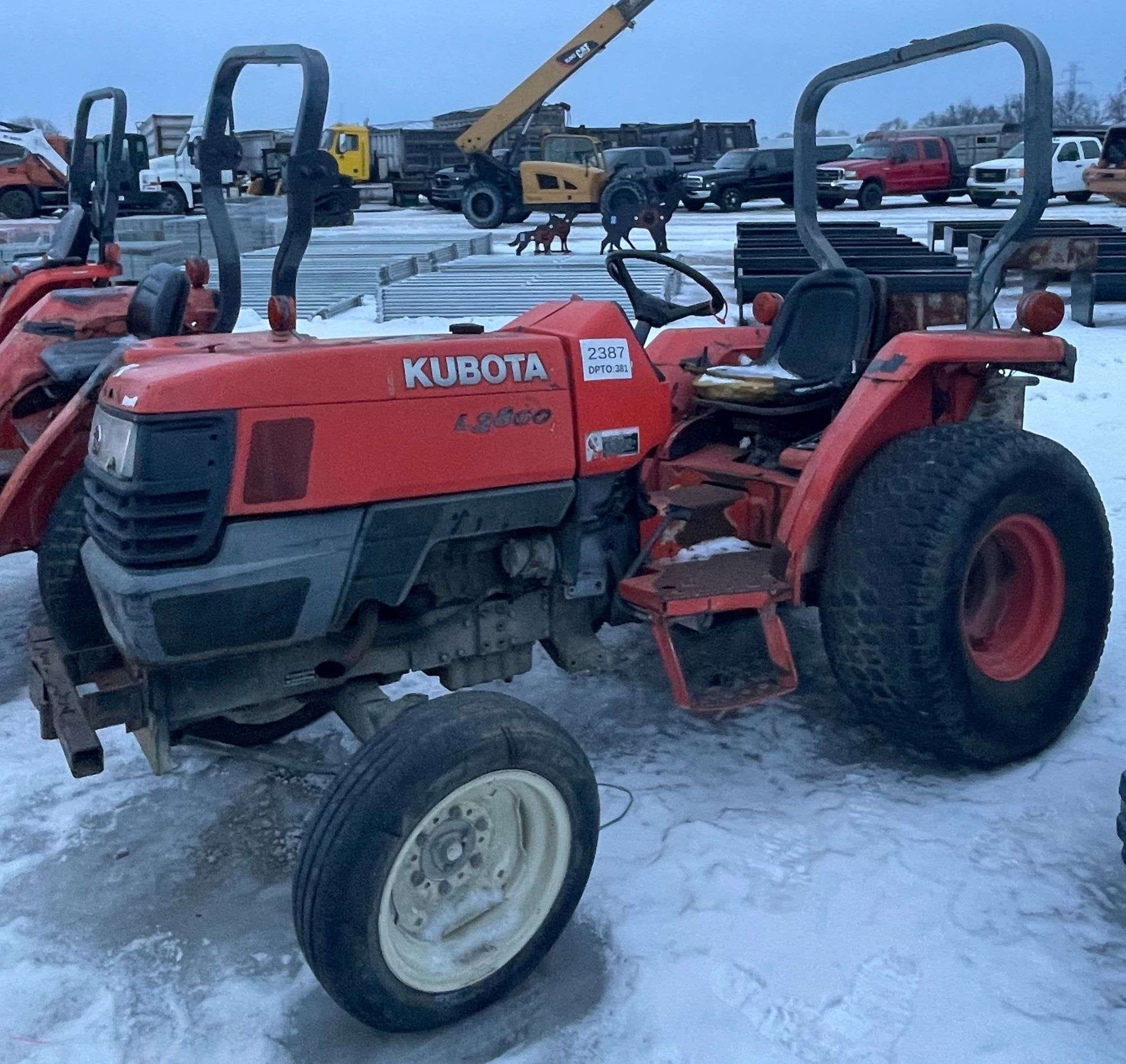Kubota L2800 Equipment Image0