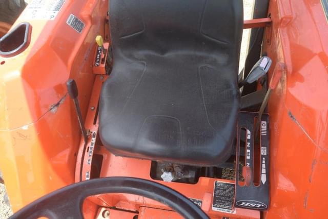 Image of Kubota L2800 equipment image 4