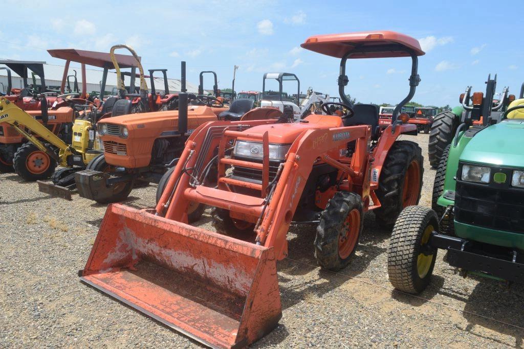 Image of Kubota L2800 Primary image