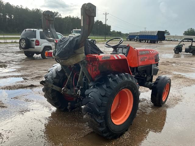 Image of Kubota L2800DT equipment image 4