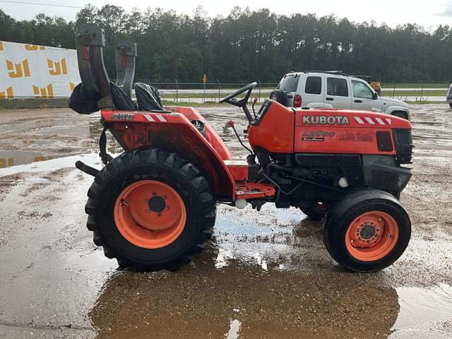 Image of Kubota L2800DT equipment image 3