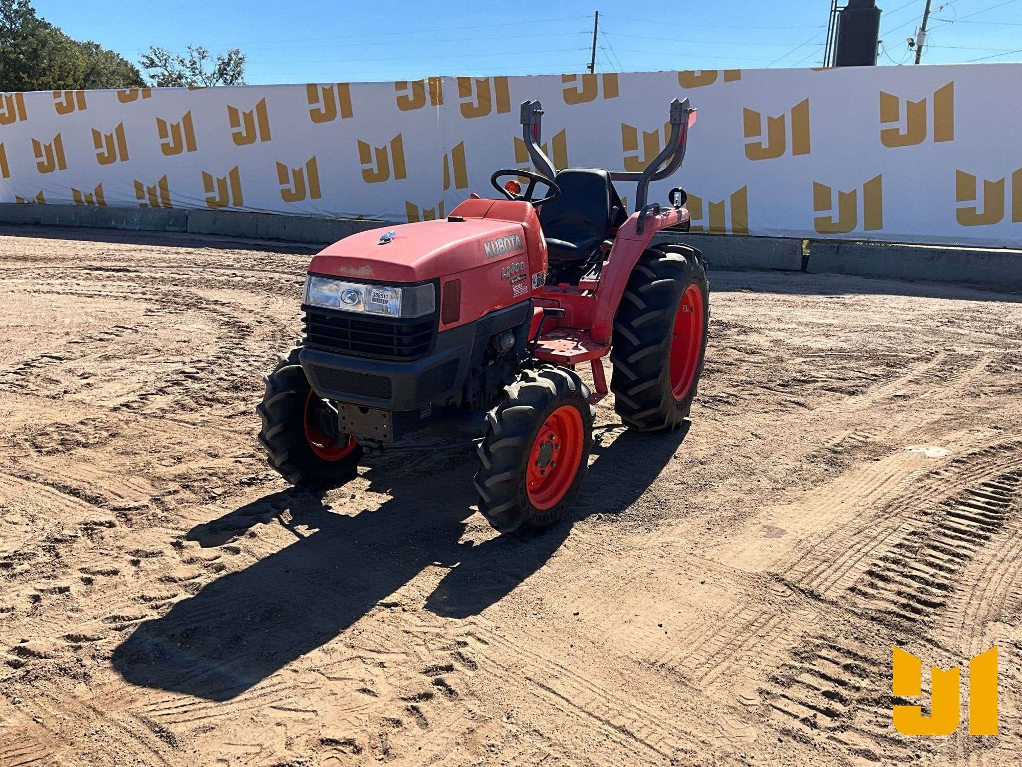 Kubota L2800DT Equipment Image0