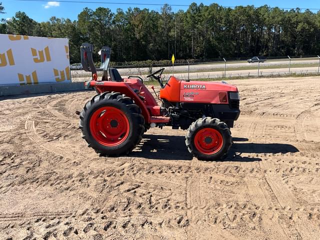 Image of Kubota L2800DT equipment image 3