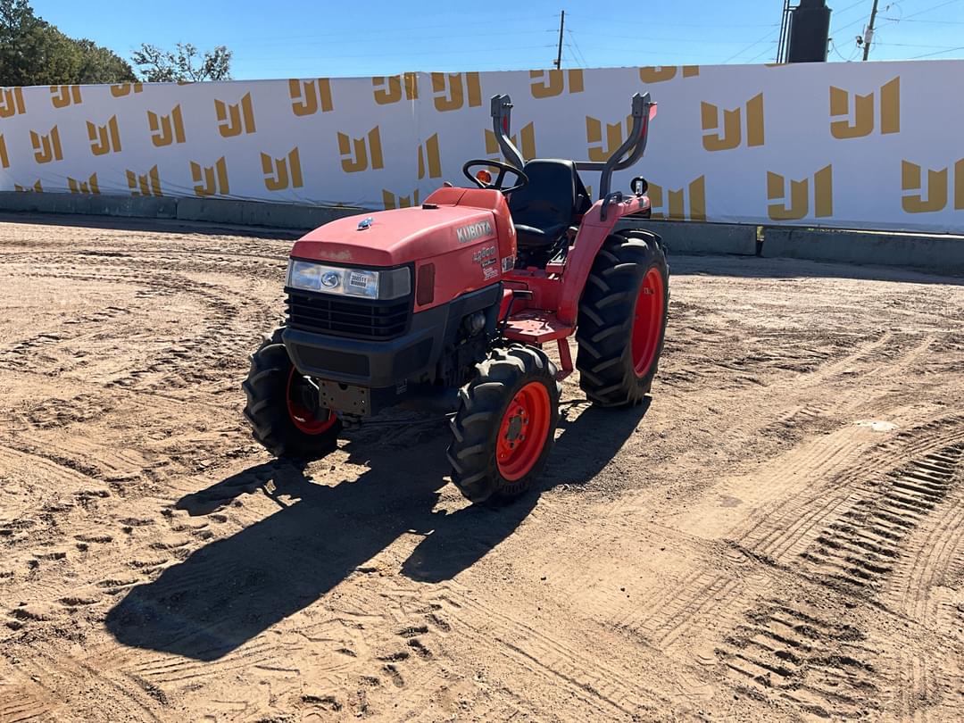 Image of Kubota L2800DT Primary image