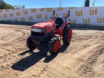 Main image Kubota L2800DT