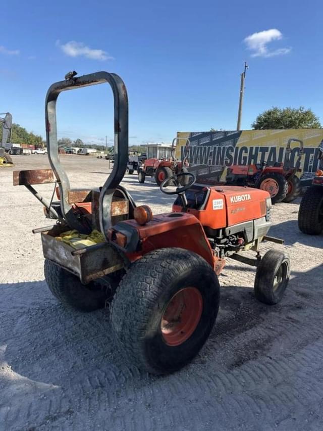 Image of Kubota L2800 equipment image 3
