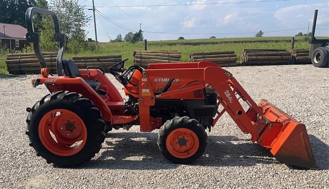 Image of Kubota L2800 equipment image 2