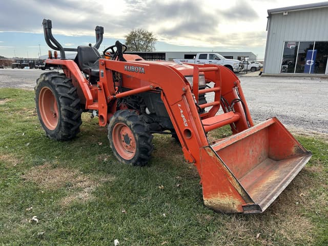 Image of Kubota L2800 equipment image 2