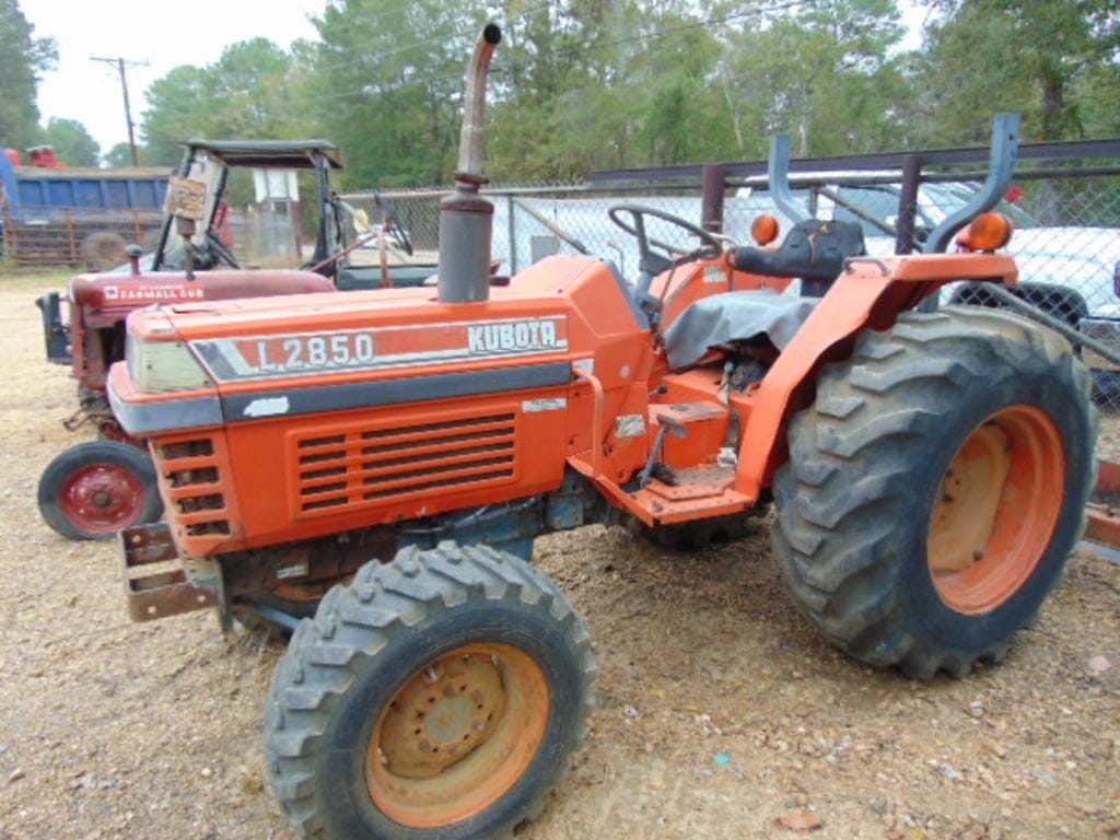 Main image Kubota L2850